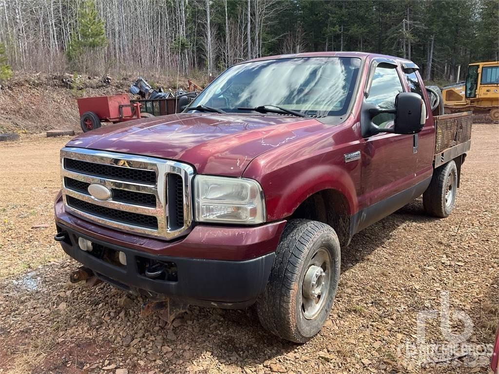 Ford F-250 Pritschenwagen/Pritschenwagen mit Seitenklappe