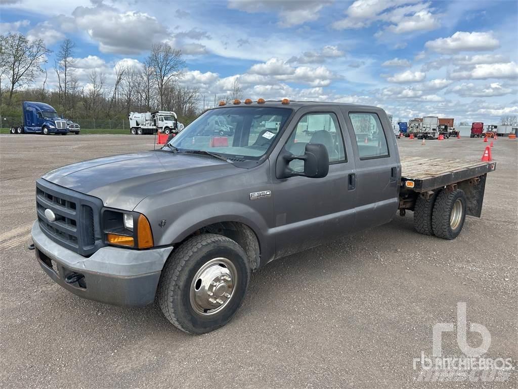 Ford F-350 Pritschenwagen/Pritschenwagen mit Seitenklappe