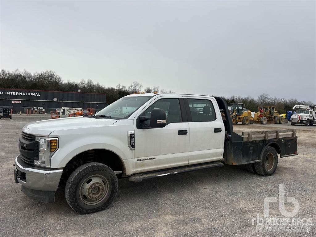 Ford F-350 Pritschenwagen/Pritschenwagen mit Seitenklappe