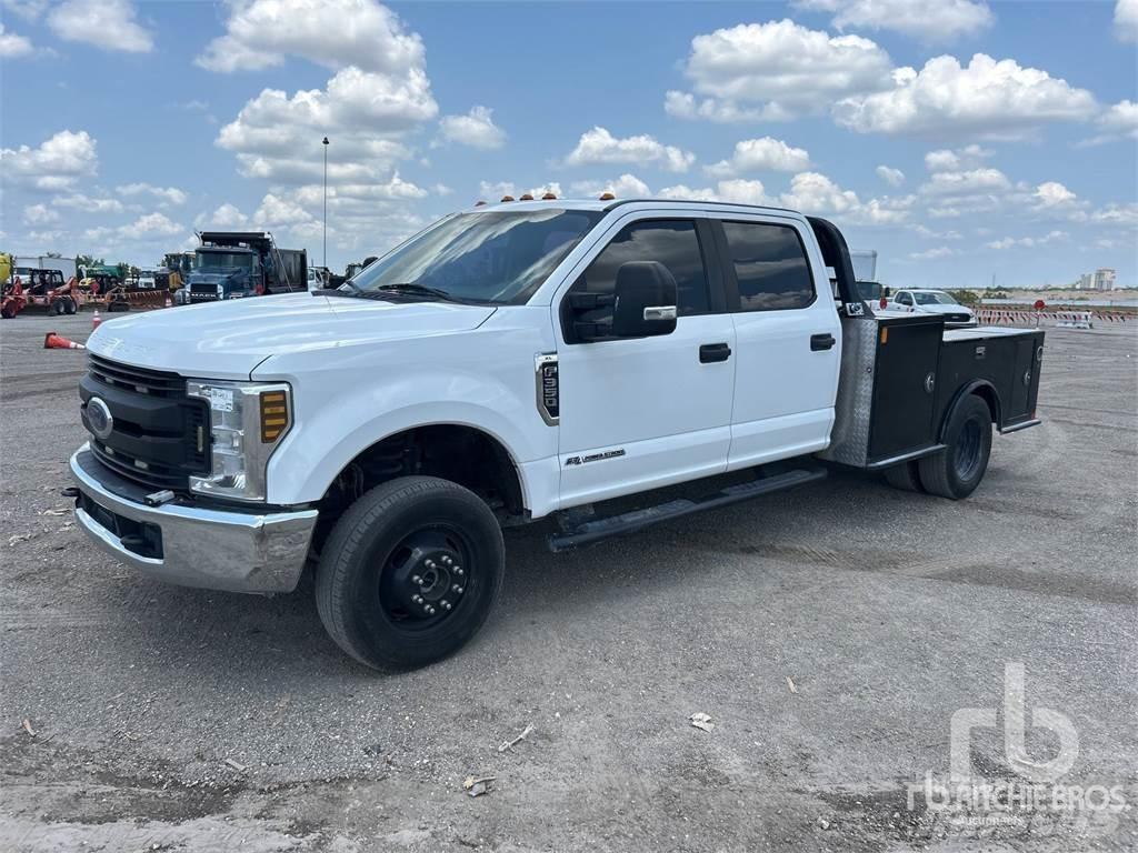 Ford F-350 Pritschenwagen/Pritschenwagen mit Seitenklappe