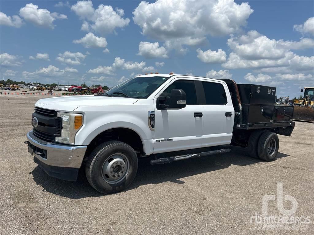 Ford F-350 Pritschenwagen/Pritschenwagen mit Seitenklappe