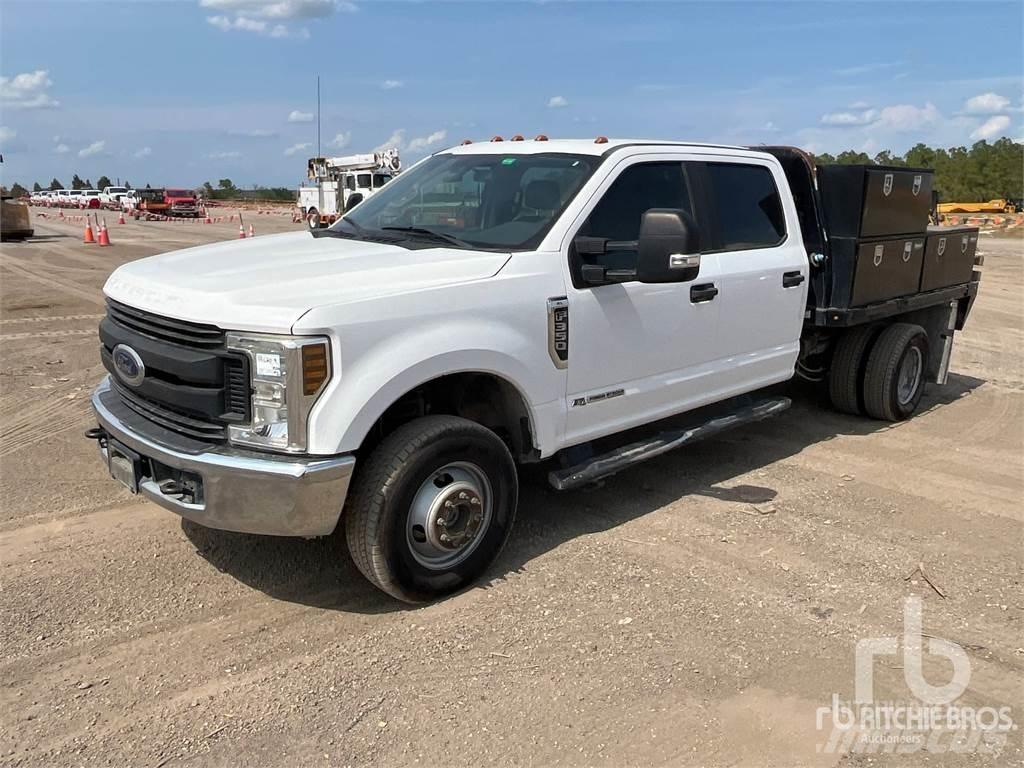 Ford F-350 Pritschenwagen/Pritschenwagen mit Seitenklappe