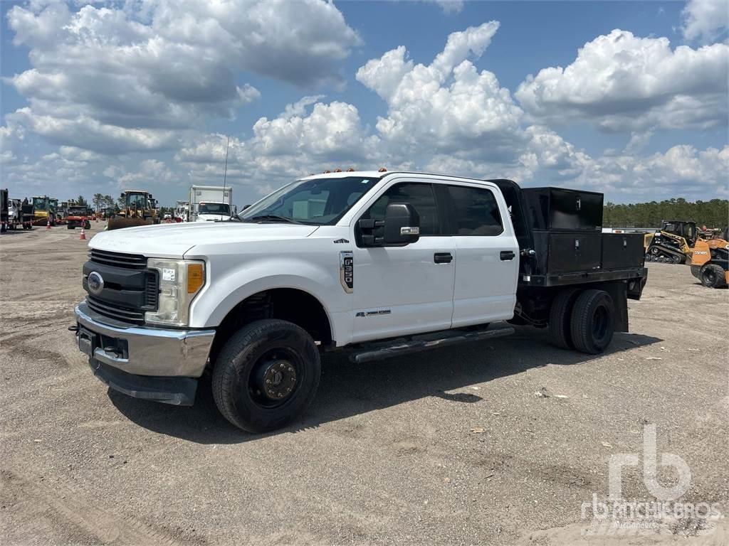 Ford F-350 Pritschenwagen/Pritschenwagen mit Seitenklappe