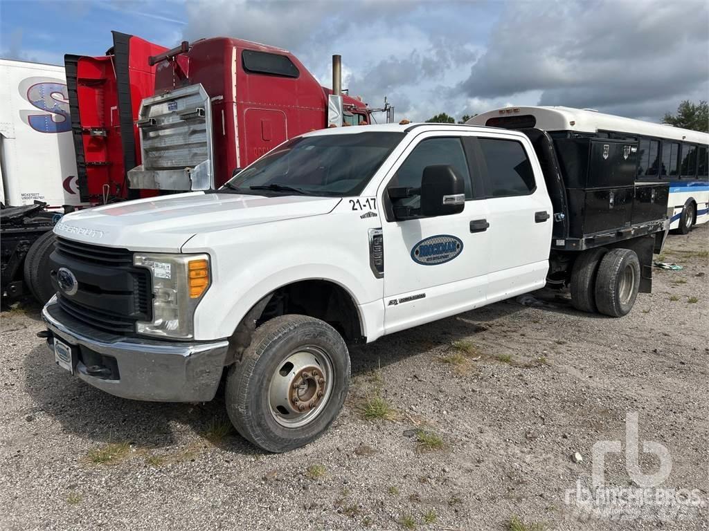 Ford F-350 Pritschenwagen/Pritschenwagen mit Seitenklappe