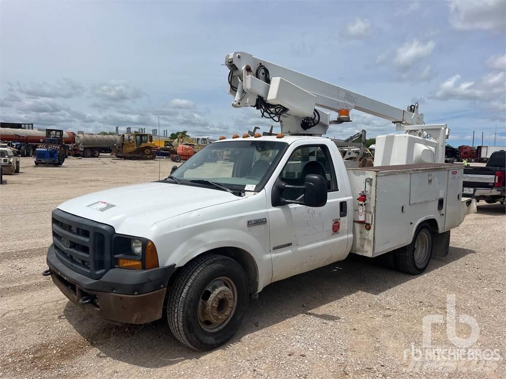 Ford F-350 Anhänger-Arbeitsbühnen