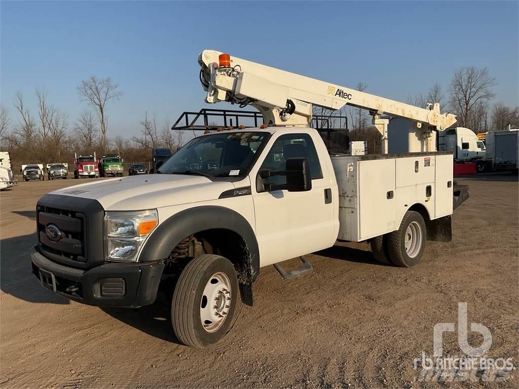 Ford F-450 Anhänger-Arbeitsbühnen