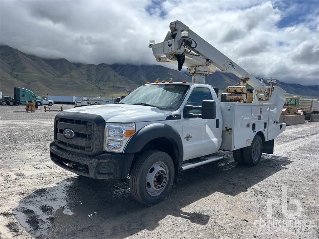 Ford F-450 Anhänger-Arbeitsbühnen