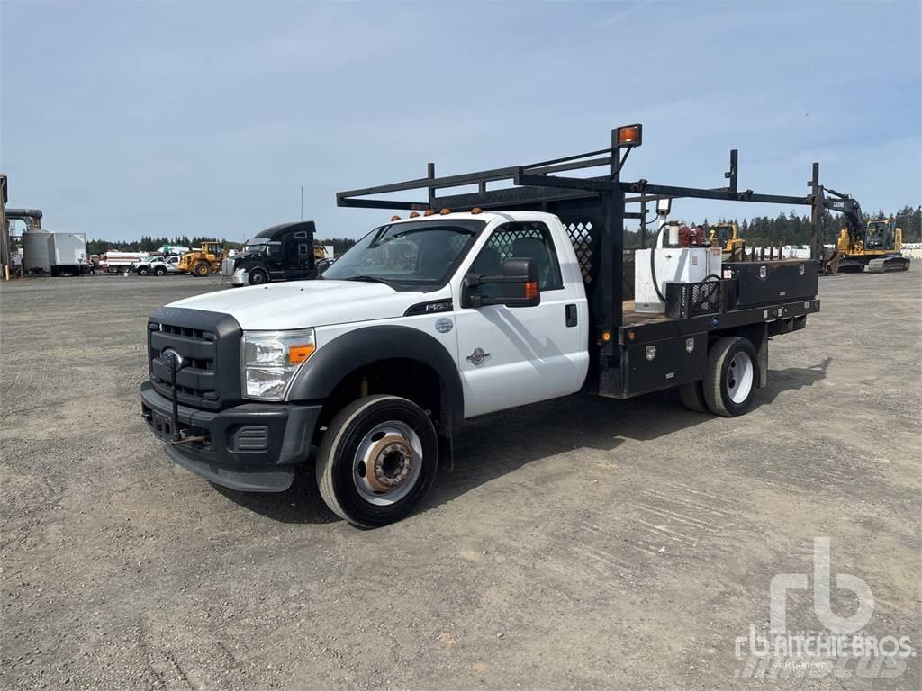 Ford F-550 Pritschenwagen/Pritschenwagen mit Seitenklappe