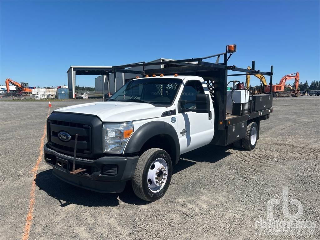 Ford F-550 Pritschenwagen/Pritschenwagen mit Seitenklappe