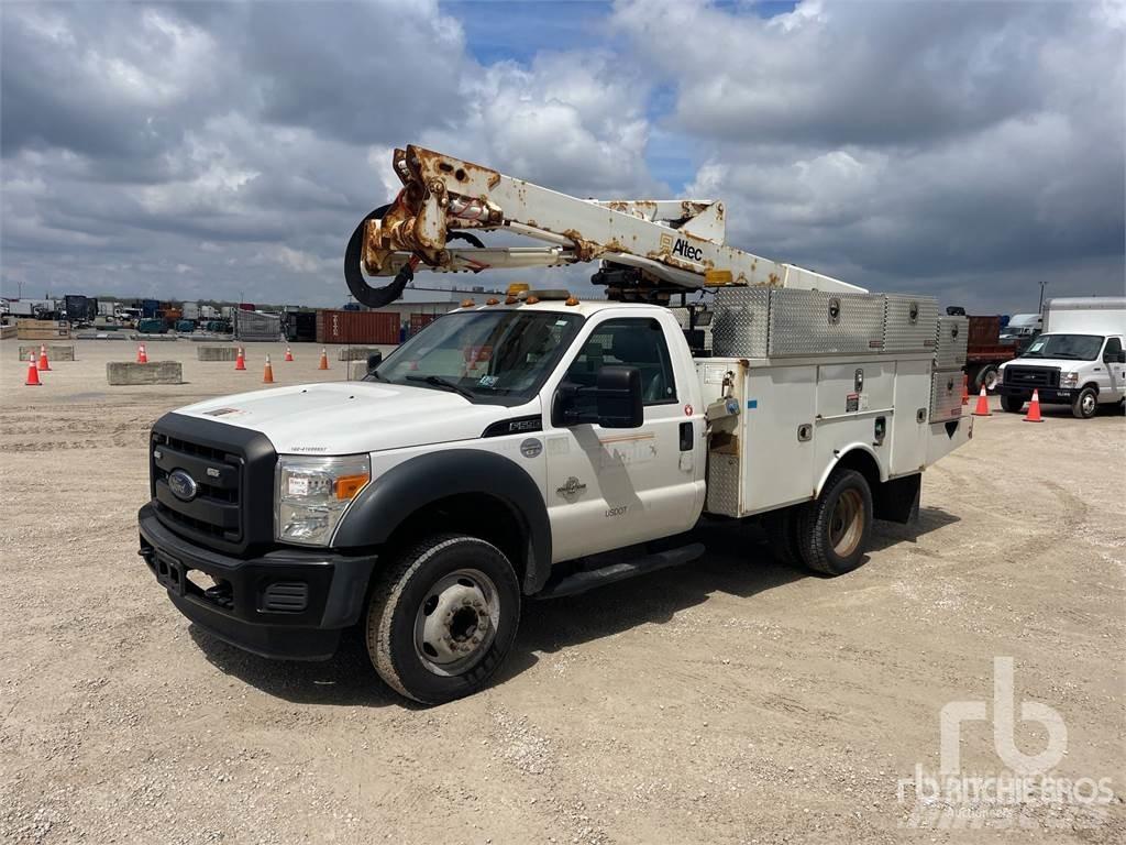 Ford F-550 Anhänger-Arbeitsbühnen