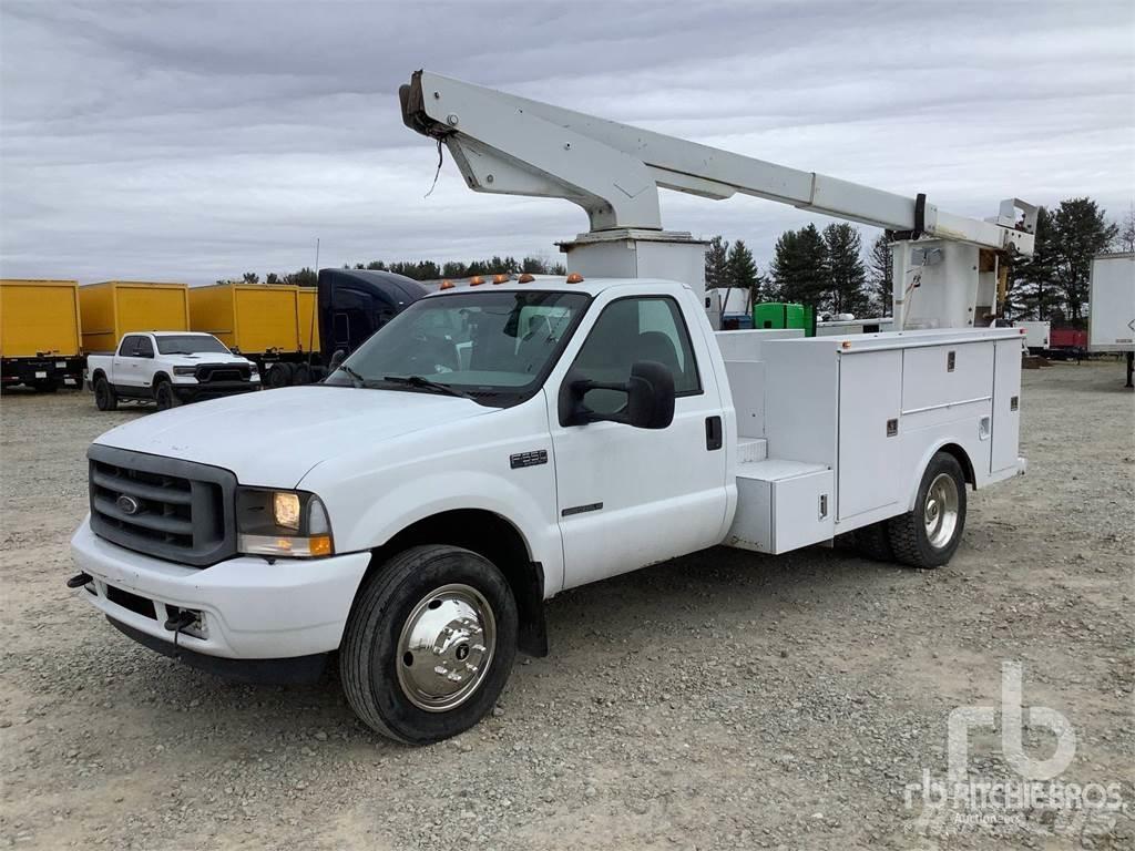 Ford F-550 Anhänger-Arbeitsbühnen
