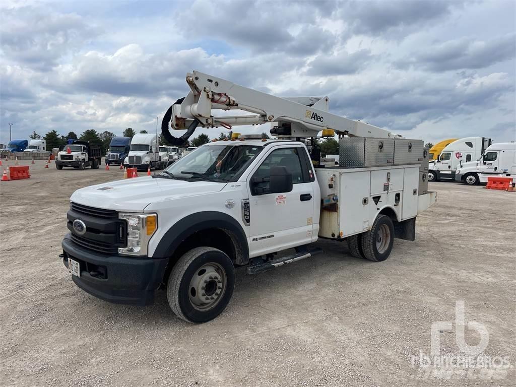 Ford F-550 Anhänger-Arbeitsbühnen