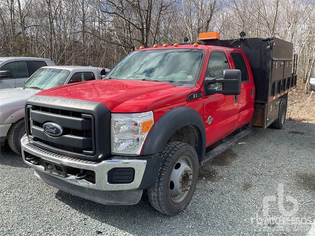 Ford F-550 Pritschenwagen/Pritschenwagen mit Seitenklappe