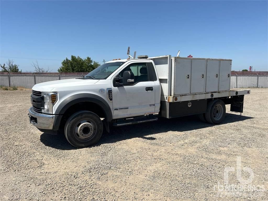 Ford F-550 Pritschenwagen/Pritschenwagen mit Seitenklappe