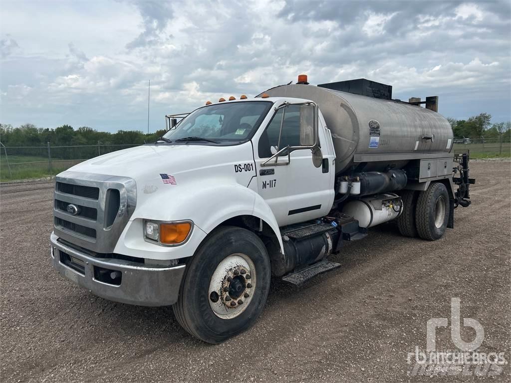 Ford F-750 Bitumen Sprayer