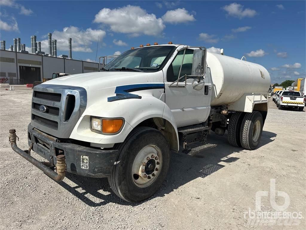 Ford F-750 Wassertanker