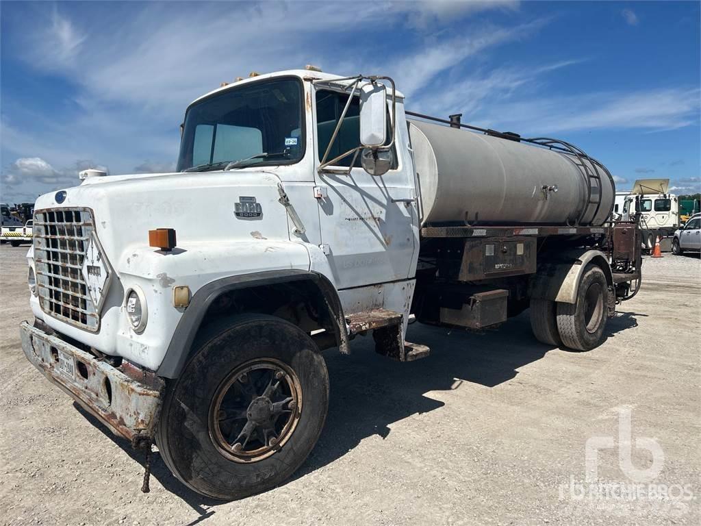 Ford LN8000 Bitumen Sprayer