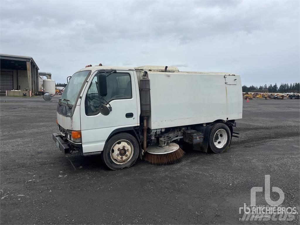 Isuzu NQR Kehrmaschine