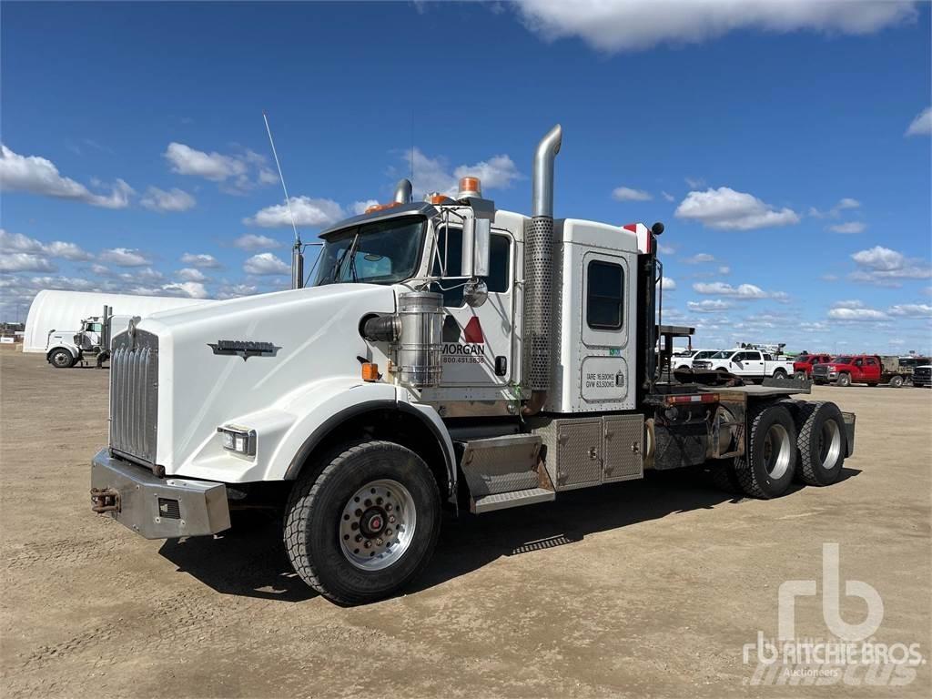 Kenworth T800 Pritschenwagen mit Seilwinde