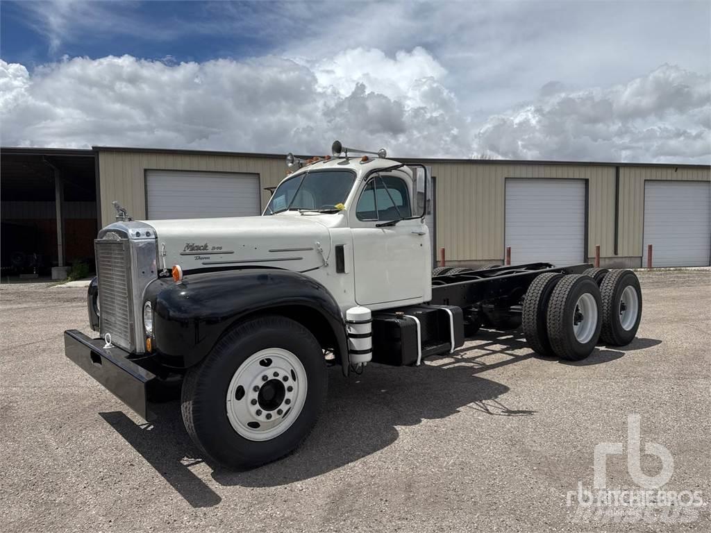 Mack B753S Wechselfahrgestell