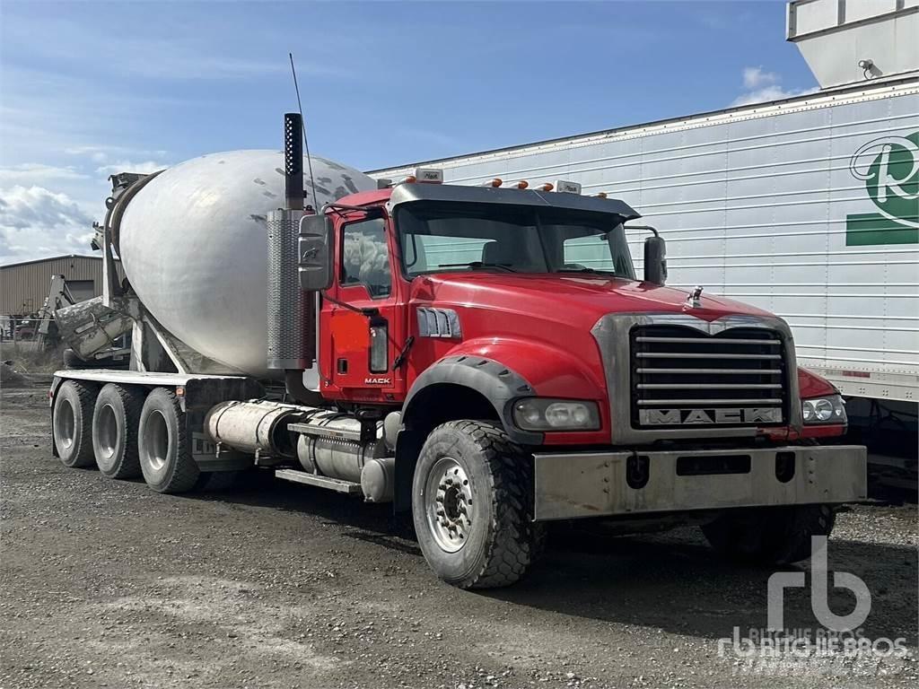 Mack GU713 Beton-Mischfahrzeuge