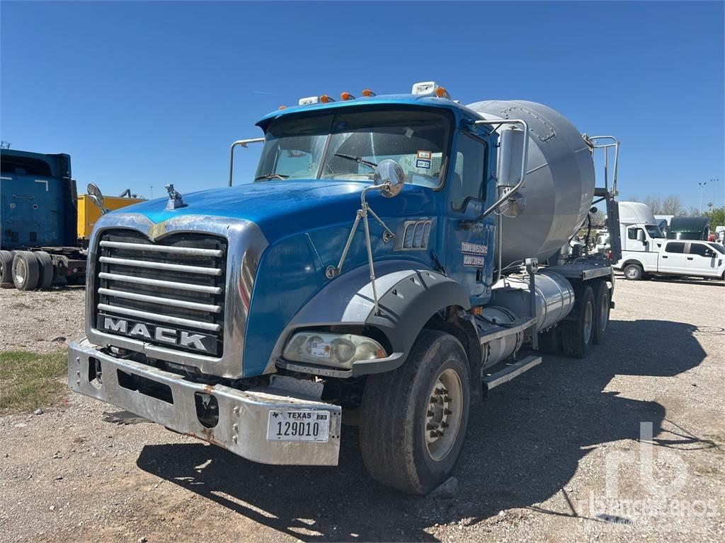 Mack GU813 Beton-Mischfahrzeuge