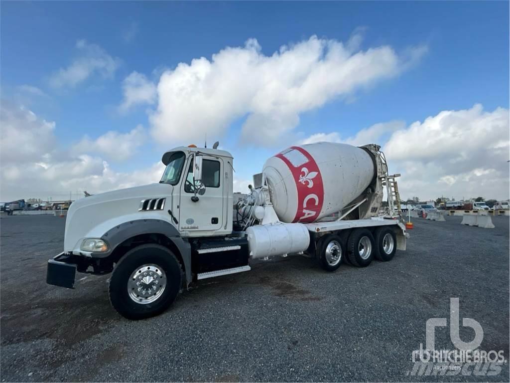 Mack GU813 Beton-Mischfahrzeuge