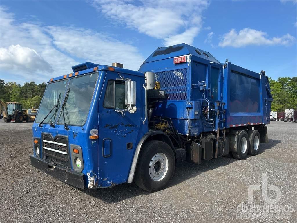 Mack LEU613 Müllwagen