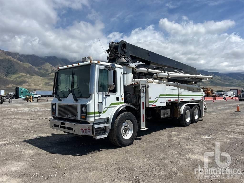 Mack MR688S Beton-Mischfahrzeuge