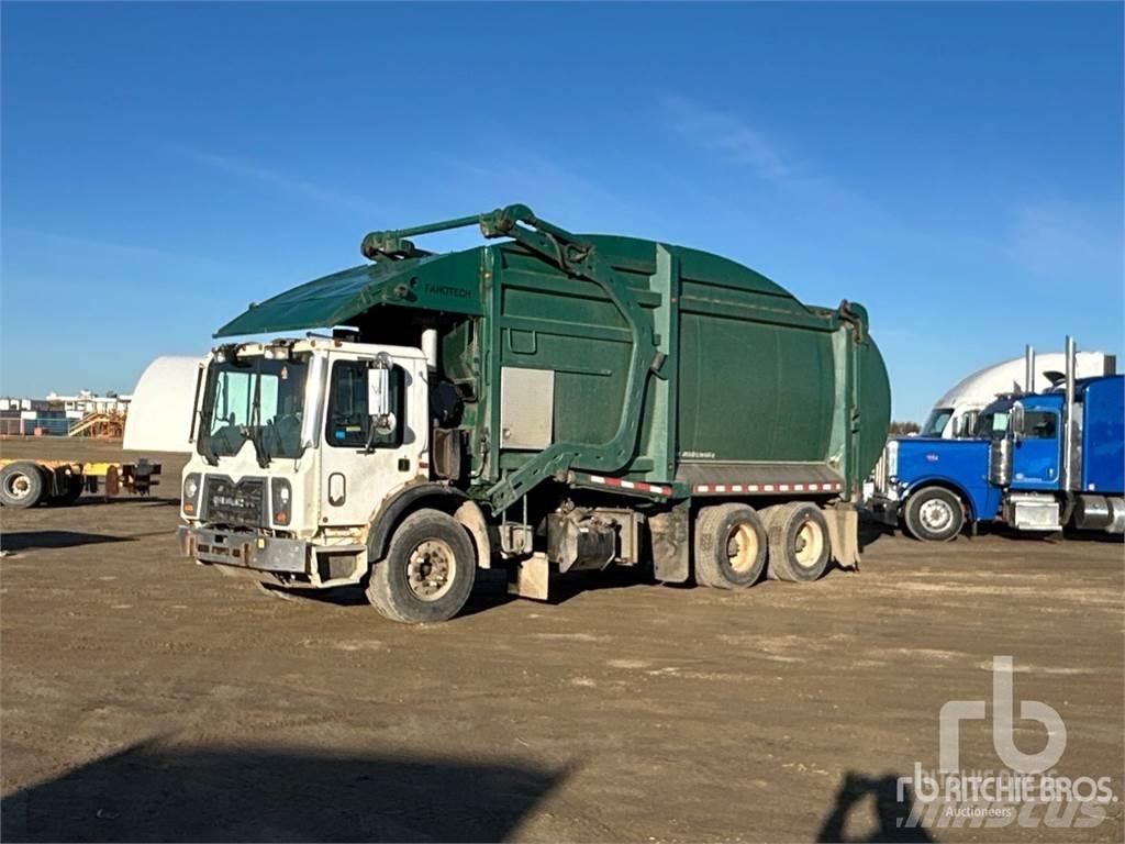 Mack MRU613 Müllwagen