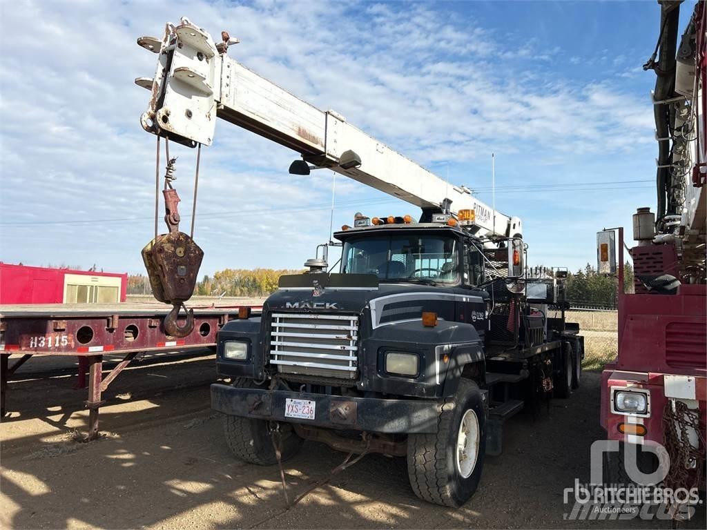 Mack RD688S Kranwagen