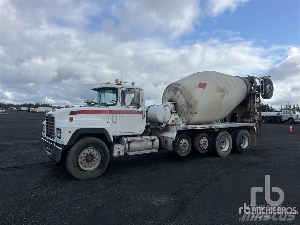 Mack RD688S Beton-Mischfahrzeuge
