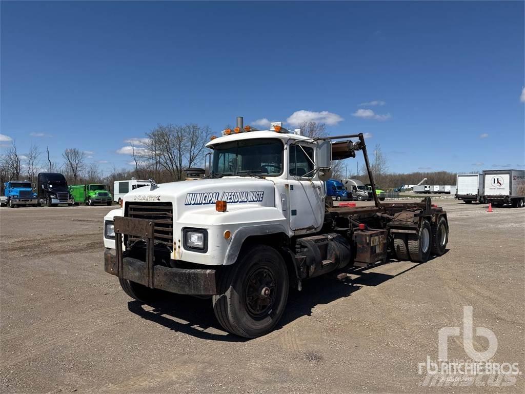 Mack RD688S Absetzkipper