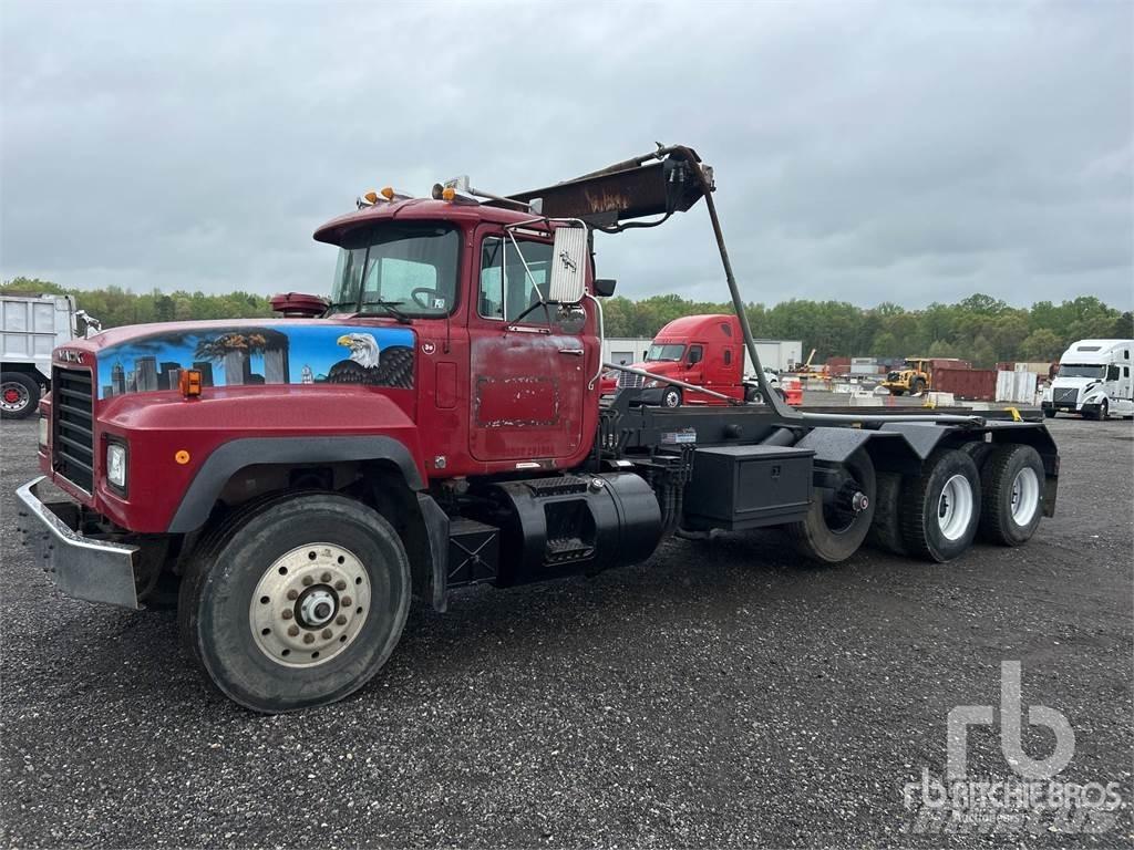 Mack RD688S Absetzkipper