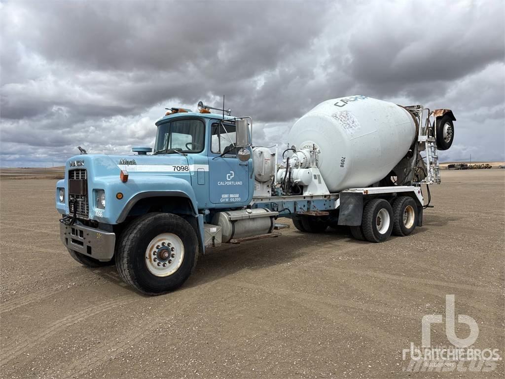 Mack RD690S Beton-Mischfahrzeuge