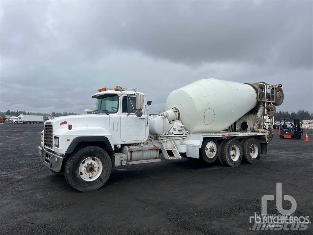 Mack RD690S Beton-Mischfahrzeuge