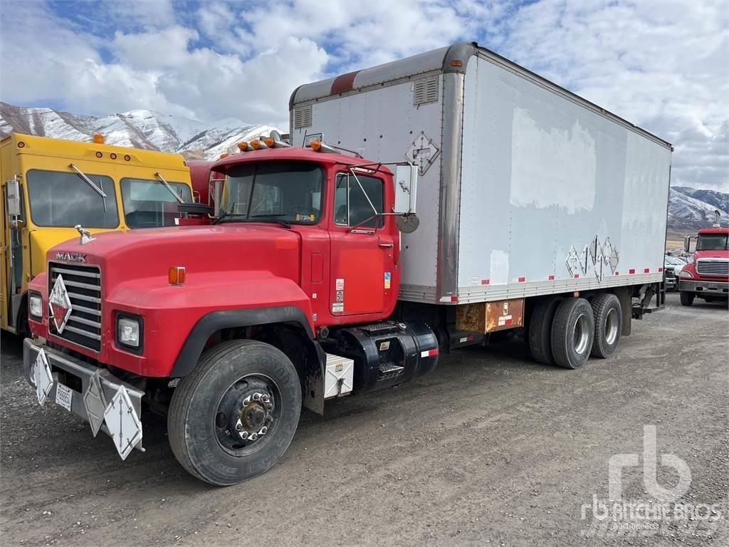 Mack RD69OS Lieferwagen