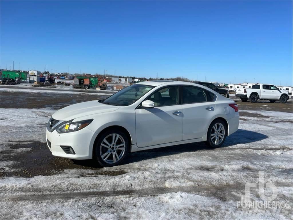 Nissan ALTIMA PKWs