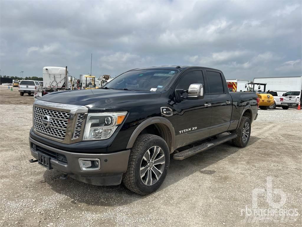 Nissan TITAN Pickup/Pritschenwagen