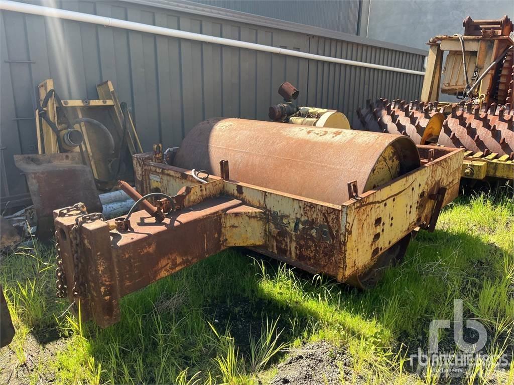 Pacific V12D Erdbauwalzen