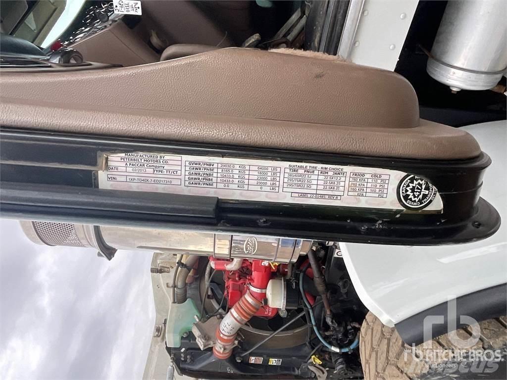 Peterbilt 367 Pritschenwagen mit Seilwinde