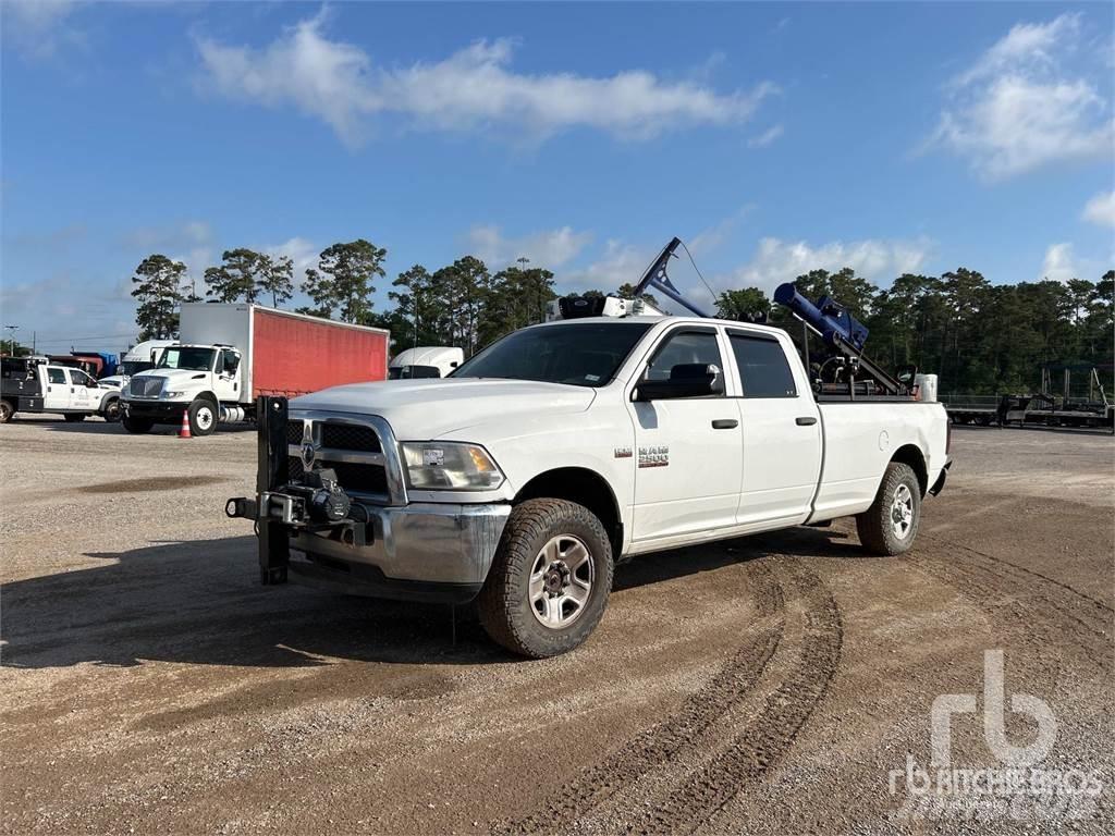 RAM 2500 Fahrzeug mit mobiler Bohranlage