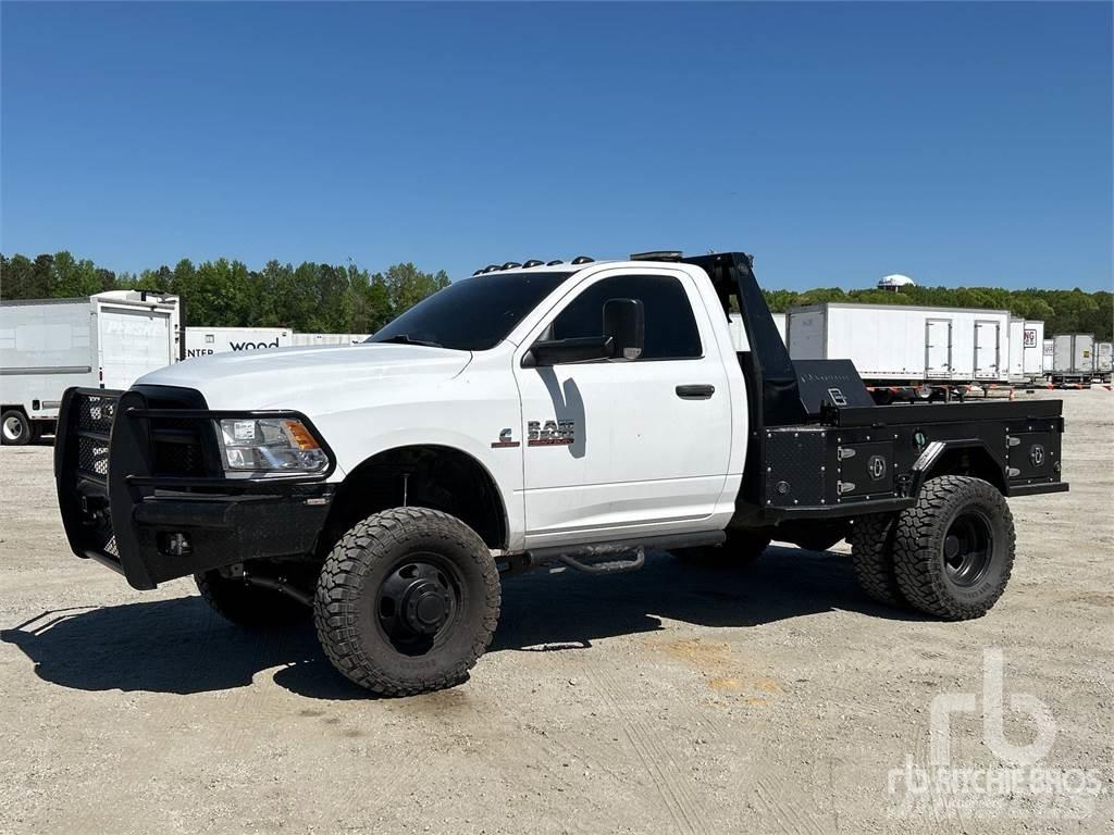 RAM 3500 Pritschenwagen/Pritschenwagen mit Seitenklappe