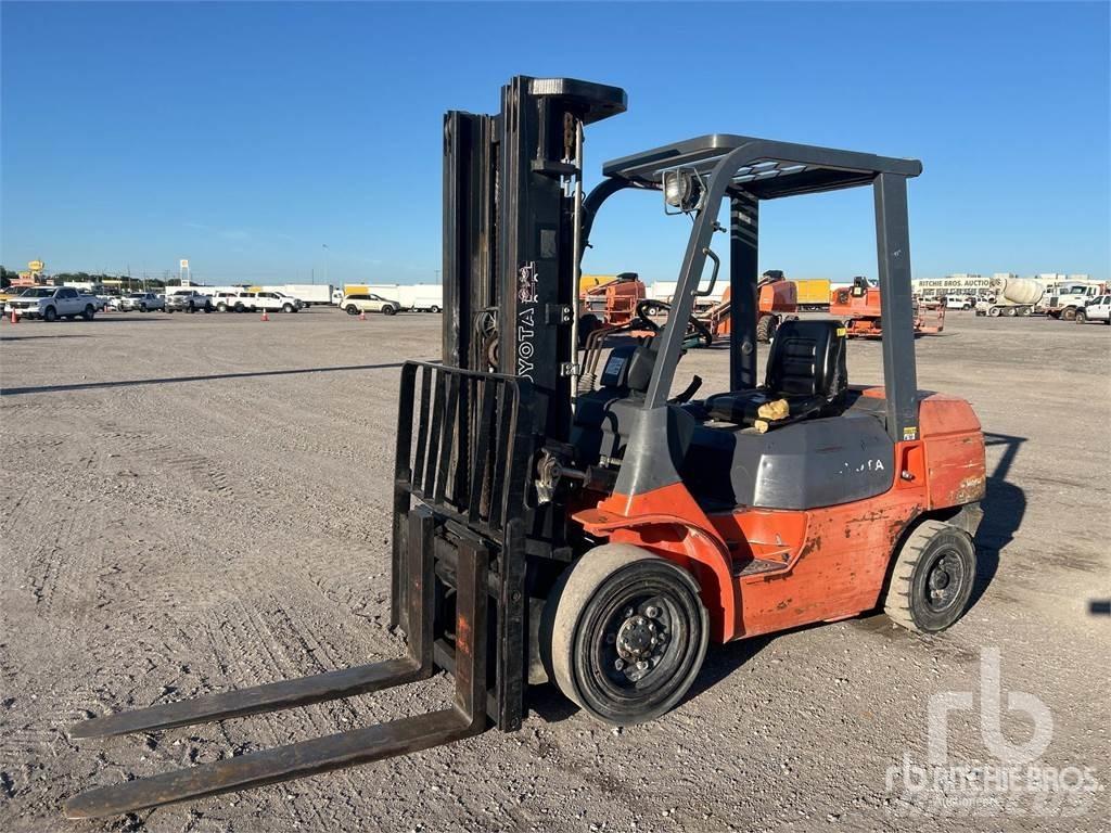 Toyota 7FDU30 Diesel Stapler