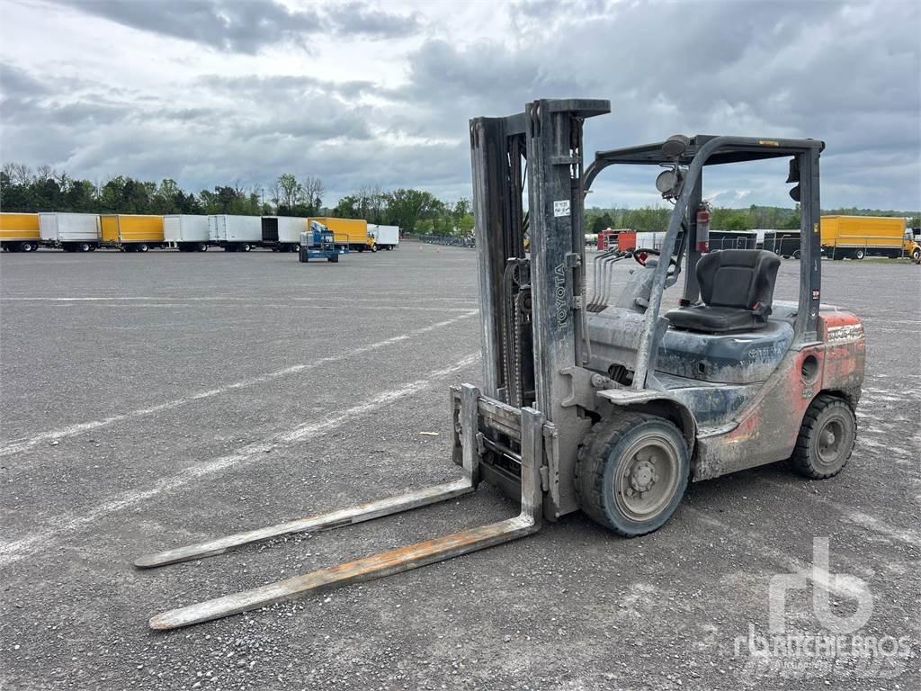 Toyota 8FDU30 Diesel Stapler