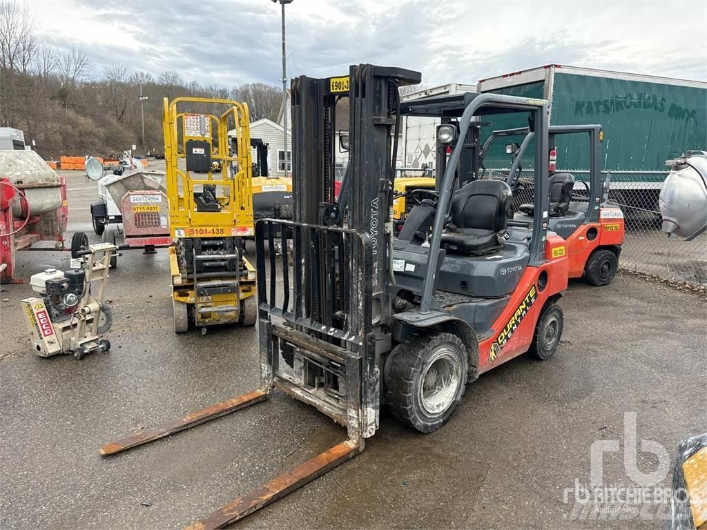 Toyota 8FGU25 Diesel Stapler