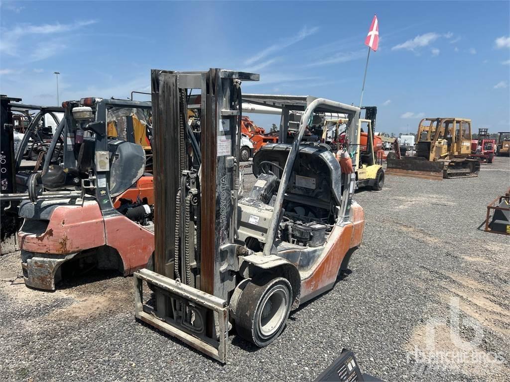 Toyota 8FGU25 Diesel Stapler