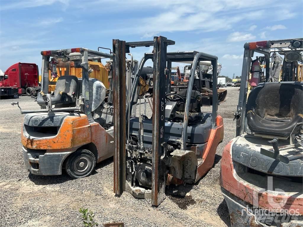 Toyota 8FGU25 Diesel Stapler