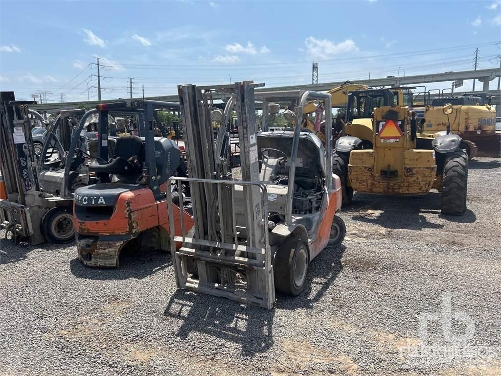 Toyota 8FGU25 Diesel Stapler