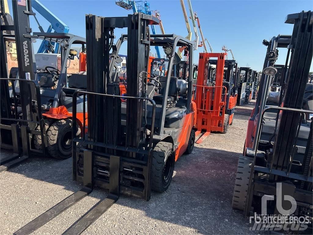 Toyota 8FGU25 Diesel Stapler
